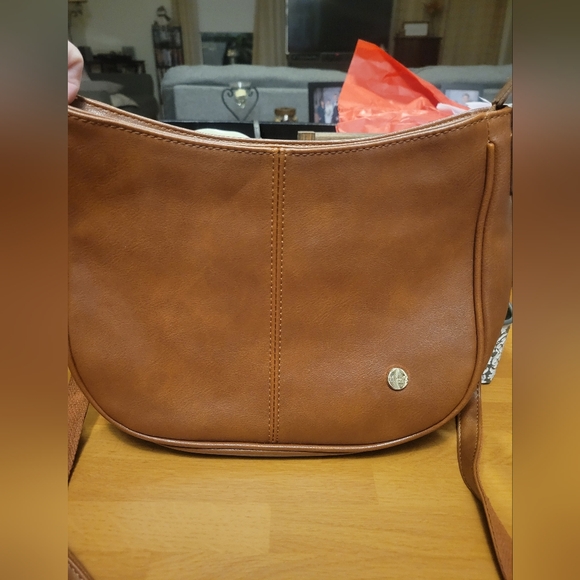 Elegant Brown Leather Shoulder Bag - Picture 2 of 9